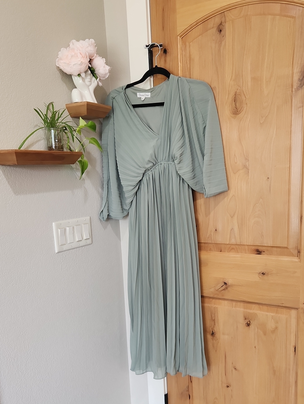 Dress Day Sage Green Pleated Midi Dress with V-Neck and Gathered Waist